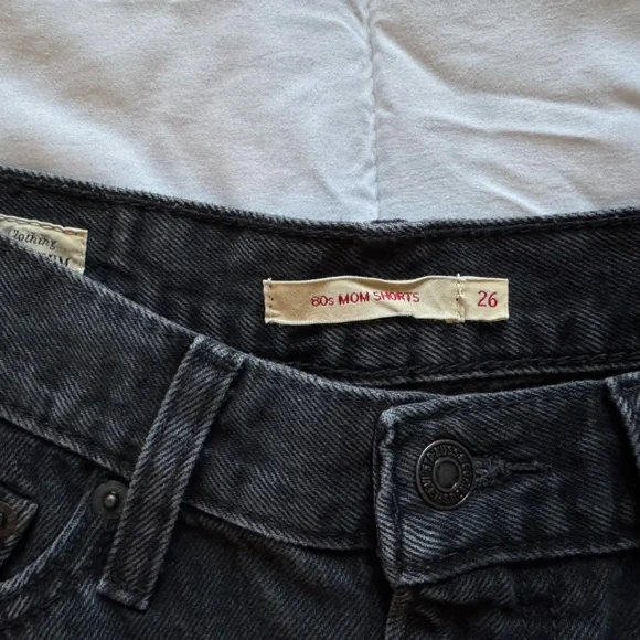 Levi’s Black Denim High-Waisted 80s Mom Shorts - Picture 2 of 8